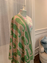 Load image into Gallery viewer, Nalki Jaal Short Shawl- Pista Pista
