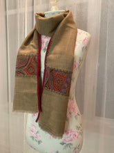 Load image into Gallery viewer, Mughlai Jamawar Scarf- Beige
